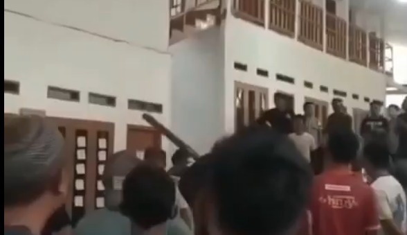 Geger Pembubaran Paksa Retret Siswa Kristen di Cidahu, Sukabumi, Jawa Barat. (X@GunRomli)